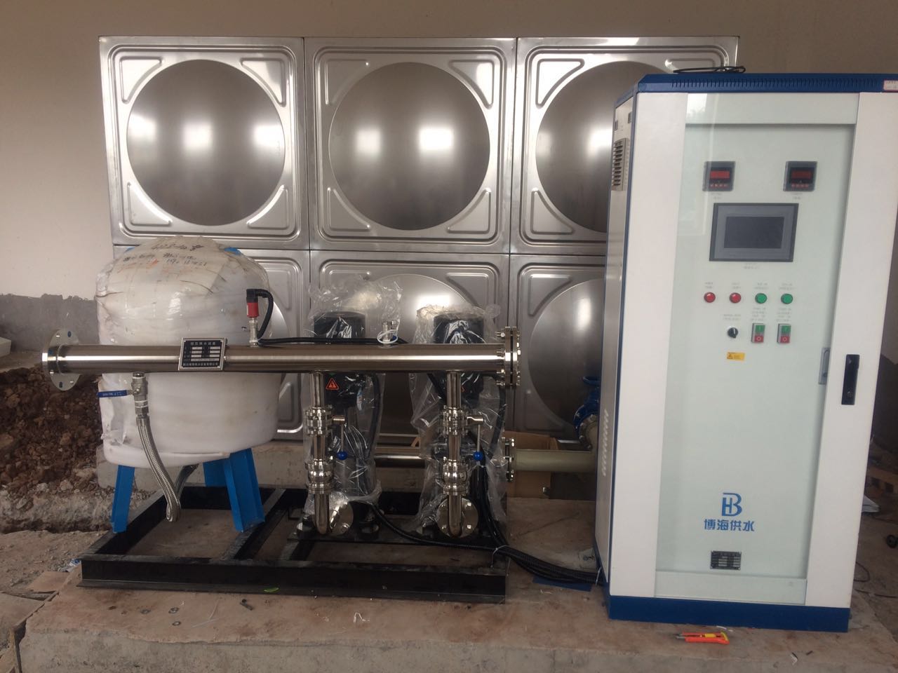 慶賀我司與成都電子信息學校二次供水項目合同簽訂